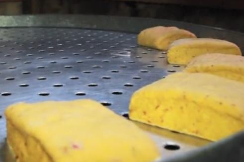 大叔只用一个南瓜就做出了一种美味的农村美食