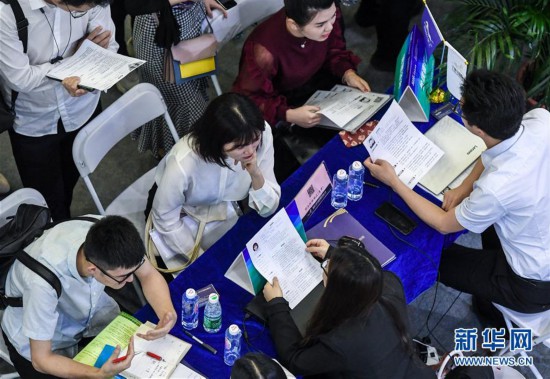 （社会）（1）第十七届中国国际人才交流大会在深圳举行