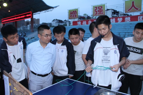 江油中学举办科技之夜游园活动