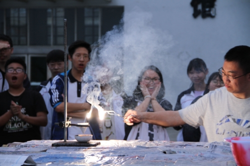 江油中学举办科技之夜游园活动