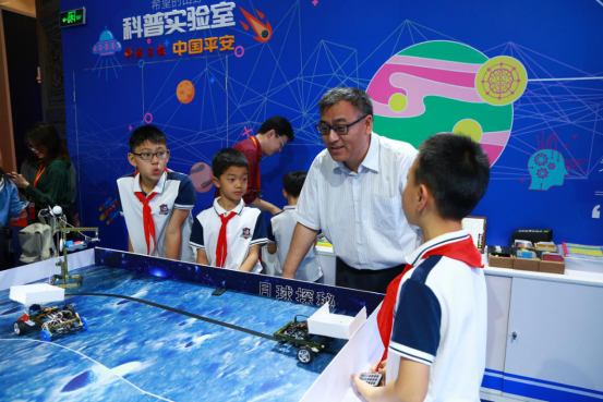 AI公益助学行动再升级 “科技素养提升计划”亮相全国科技活动周