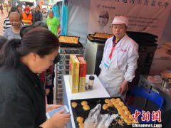 <b>舌尖之外“品珍馐” 美食书场亮相古城扬州</b>