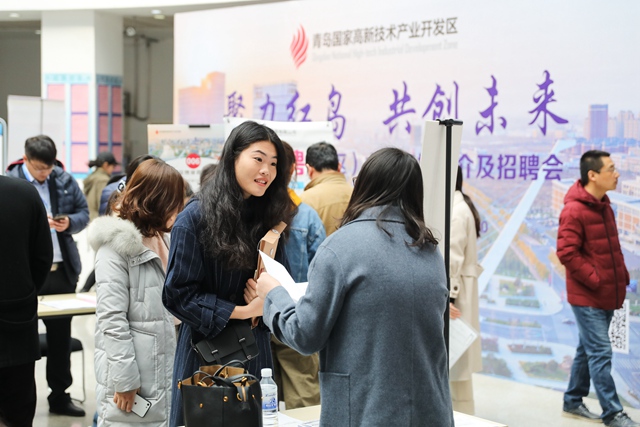 高新区今年首场大型人才招聘会开幕，2000余高薪岗位争引人才