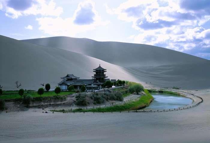 我国沙漠中的一颗明珠,久经风沙却一直存在,