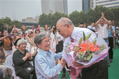 杭州高级中学120周年校庆“星光闪耀” 10000名校友从天南海北赶来