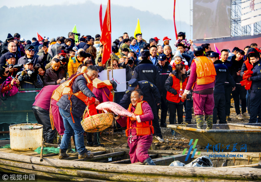 溧水石臼湖捕捞节开幕 各色湖鲜美味吸引大批游