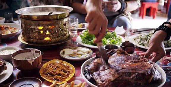 去内蒙古旅游，看到当地的美食后，网友：这才