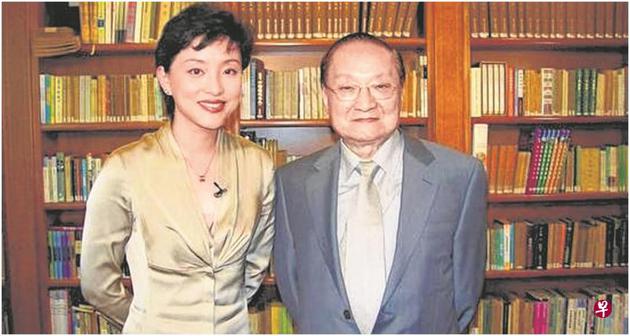 杨澜采访金庸。