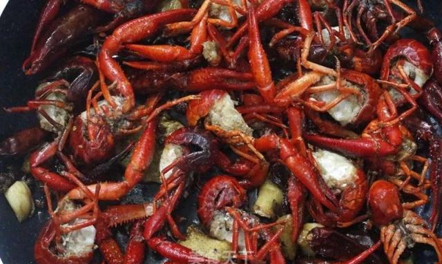 越吃越上瘾的小龙虾做法!出锅就抢!那叫一个