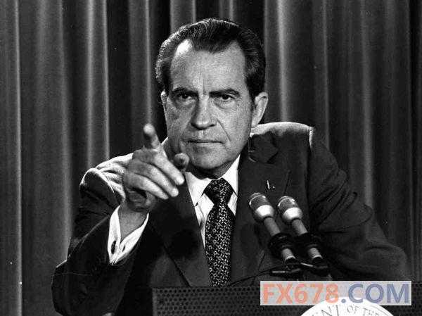 最终民主党内部就越战问题产生分裂，并间接令尼克松(Richard Milhous Nixon)带领共和党赢得1968年的总统大选。事实上当年的美国大选不仅是尼克松本人政治生涯的转折点，更重要的是美国政治格局出现关键性的变化。因为从那以后美国政治版图发生大换位，民主党自此失去南方白人的支持。