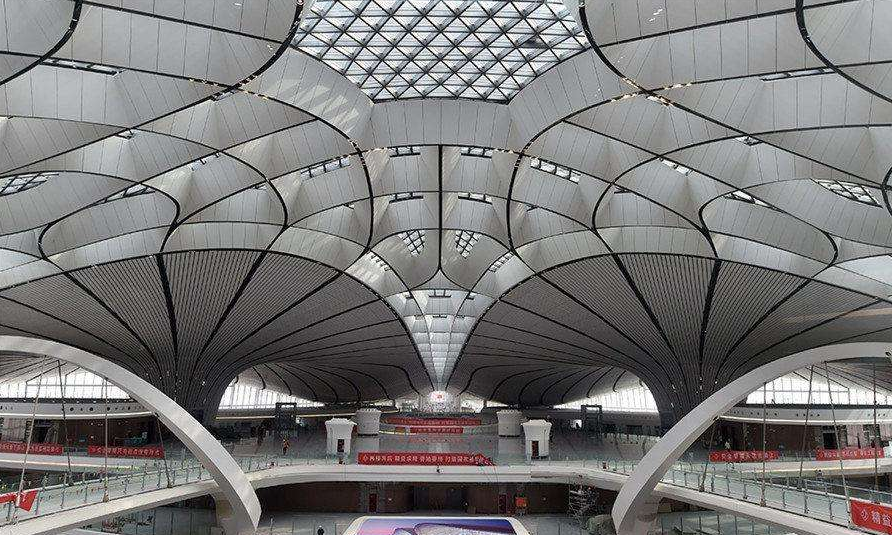 占据中外各大媒体头条,北京大兴机场首飞,被