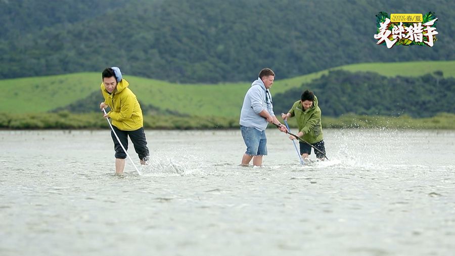 《美味猎手》田亮膝盖伤势加重，探险之旅恐提前结束