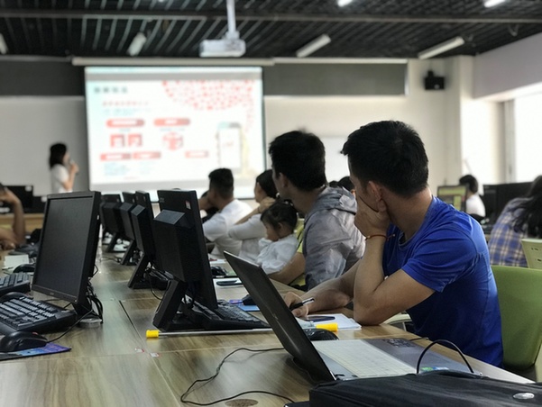 拼多多与中国农业大学签署战略协议 年内将培养2000名新农商人才