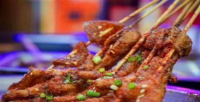 吃宵夜别只会吃烧烤,这几种美食小吃味道更赞