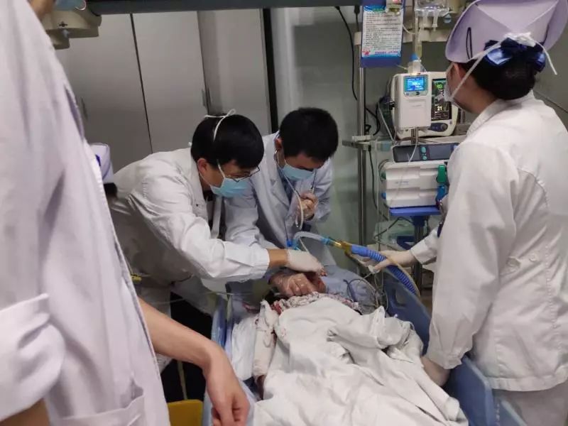 奇迹！广州15楼坠落的三岁女童救回来了！不会落