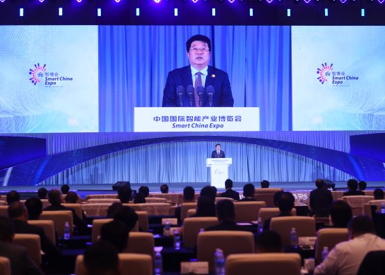 “从芯到云” 铸就智能科技基础 紫光集团亮相2018重庆智博会