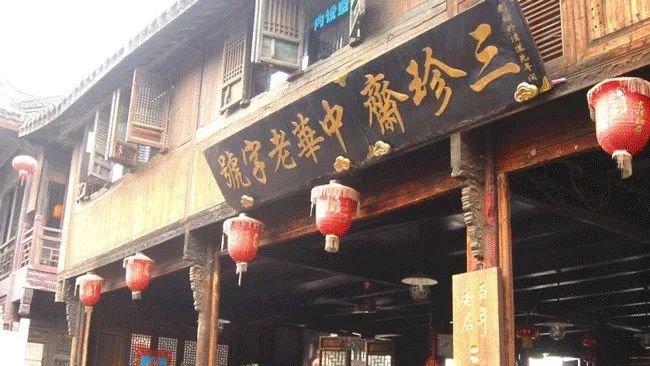 4家老店，8种风味，他们走了7000多公里才找到，