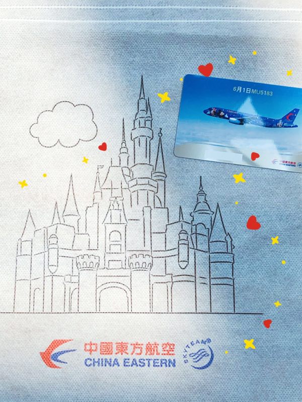 东航空中举办六一儿童节活动 三架迪斯尼彩绘飞