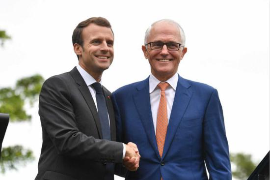 法国总统马克龙2日会见澳总理马尔科姆·特恩布尔。（图片来源：澳大利亚广播电台）