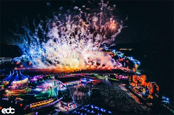 奇迹舞台、绚烂焰火、顶级艺人，EDC雏菊音乐嘉年华绽放珠三角