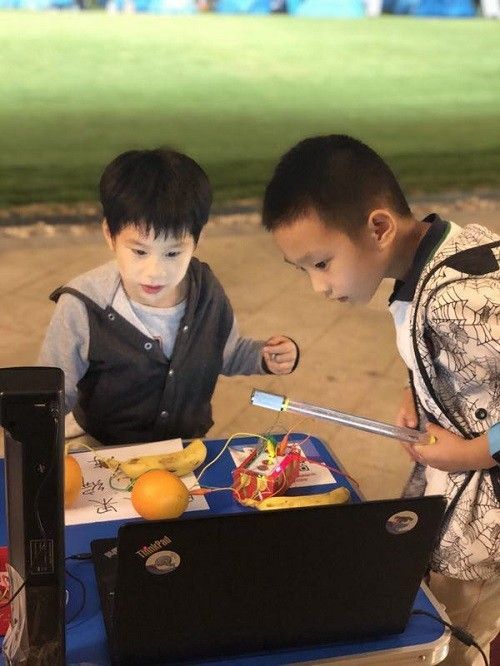 小草莓音乐节开幕，鲸小小现场引爆科技超能量