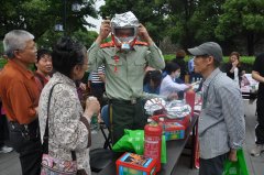 有政策咨询也有便民服务，城墙下的这场广场活