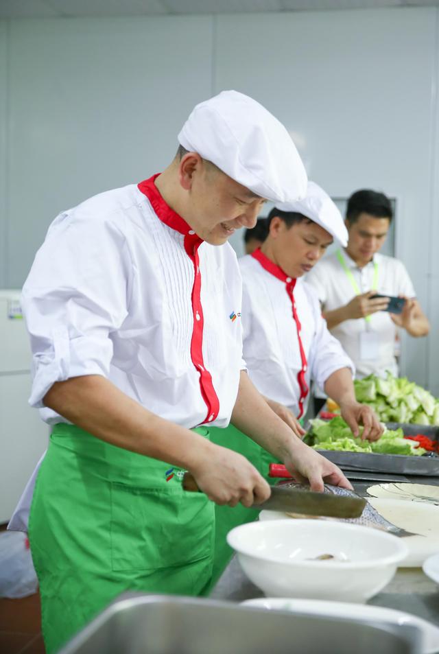 中膳中山公司厨师烹饪大赛，让你见识团餐大厨