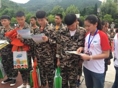 成都12333走进校园 为1.3万人提供政策咨询服务