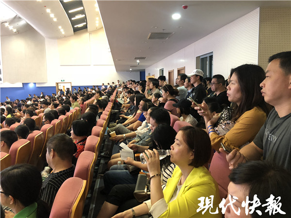 江苏首家科技高中开放校园，“数学帝”葛军校