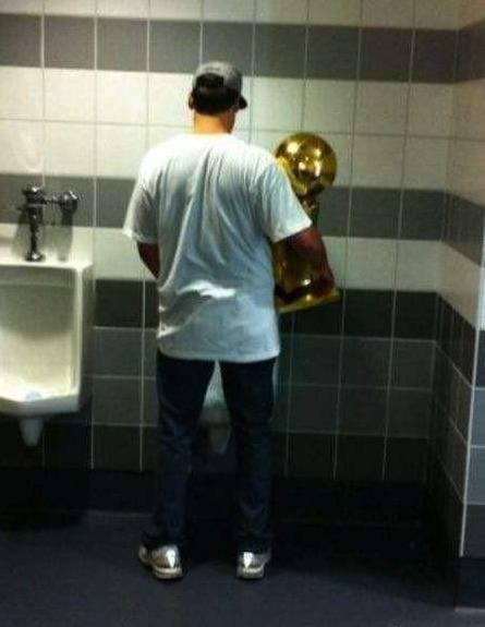 NBA球员中场休息趣事:姚明急于补充能量,詹姆