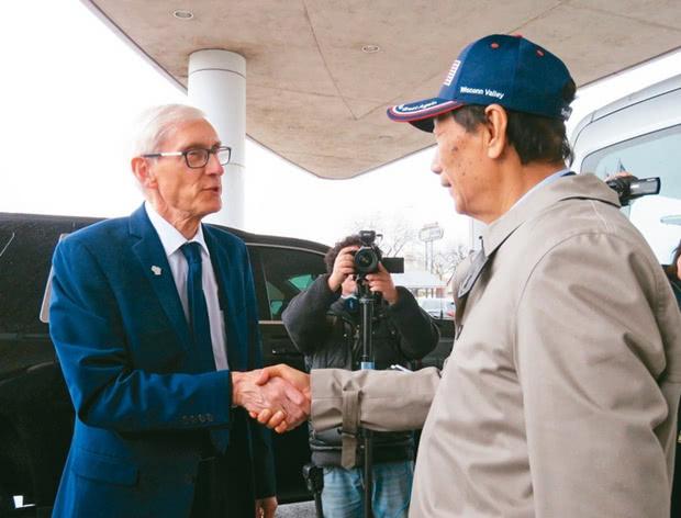 　　威斯康星州州长埃弗斯亲自迎接，图片来源：联合新闻网