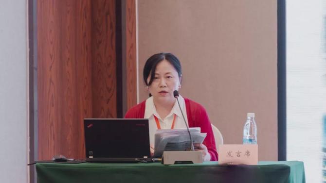 3湖南高铁职院党委委员、宣统处处长朱卫彬作题为《践行“一守三能”打造新时代高铁人才》的交流发言