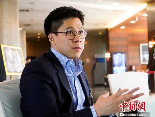 霍启刚：粤港澳大湾区打开一扇门，港青应寻更