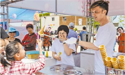 美食体验为旅行加分（消费视窗·透视旅游新需求③）