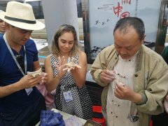 感受绿色氧吧、品尝美味汤包、制作“非遗”产