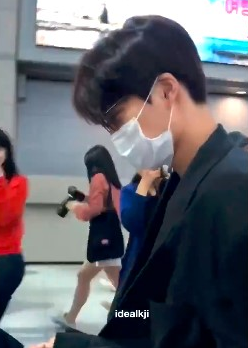 EXO金家兄弟机场趣事,保安制止爱丽打架,金钟