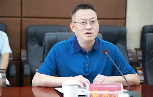 贵州商学院院长罗兵一行来宜宾学院交流