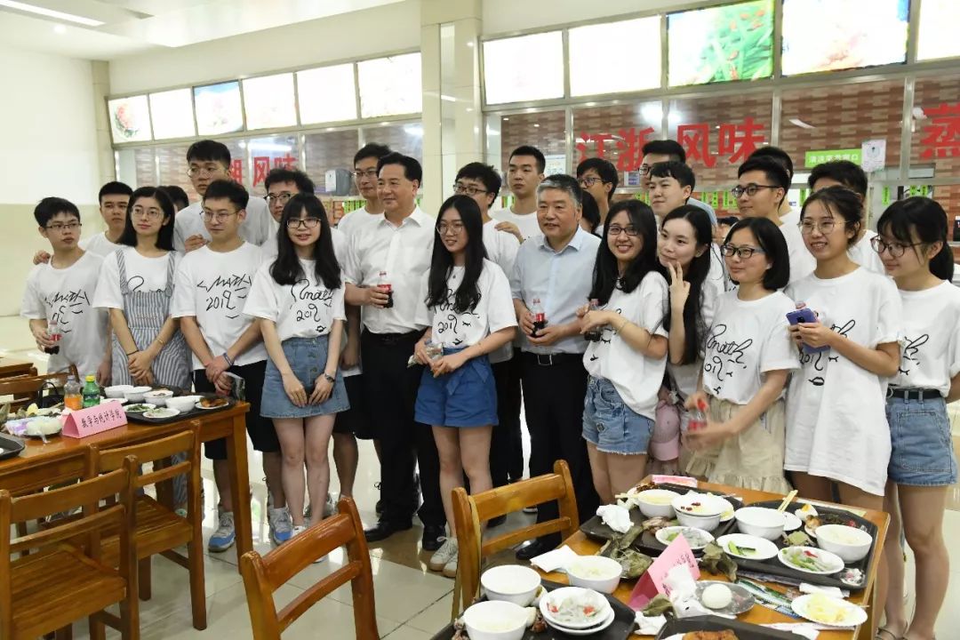 13913!华中科技大学"一生就一生"定制毕业餐...