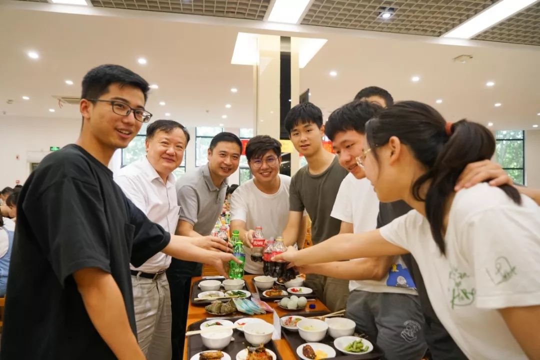 13913!华中科技大学"一生就一生"定制毕业餐...