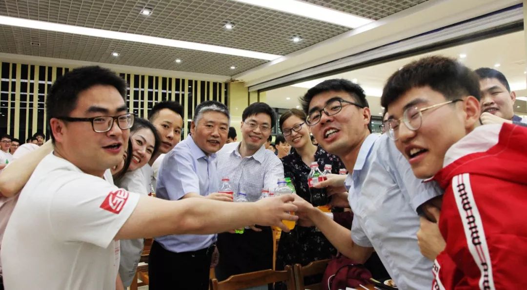 13913!华中科技大学"一生就一生"定制毕业餐...