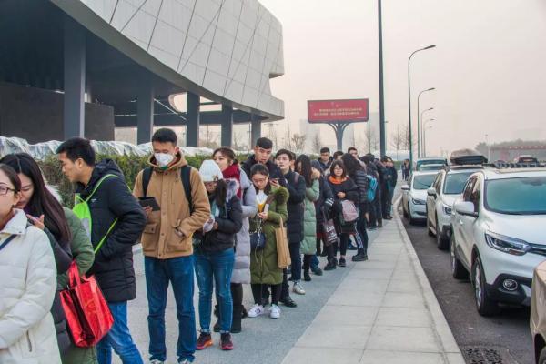 “抢人”两年成都人才已达500万，老龄化呈进一