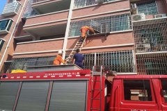 小孩贪玩反锁家中 萍乡上栗消防成功救援