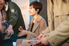 孙俪新书上海签售分享趣事 隔空夸邓超“有爱心”
