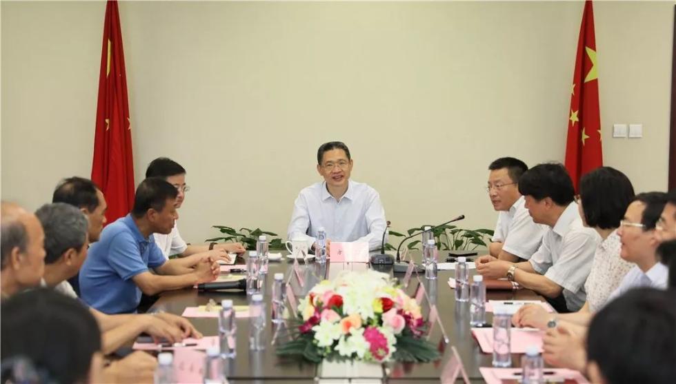 人民日报社副总编辑方江山调研中国汽车报 出席
