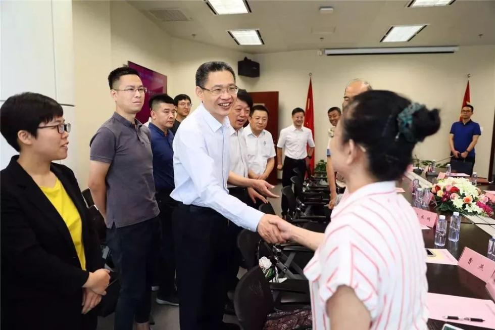 人民日报社副总编辑方江山调研中国汽车报 出席