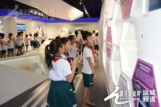 运城科技大市场对全市中小学生开放 原王庄学校师生首家体验科技创新