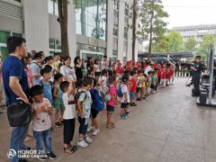 中山市公安局举行科技周“小记者”进警营活动