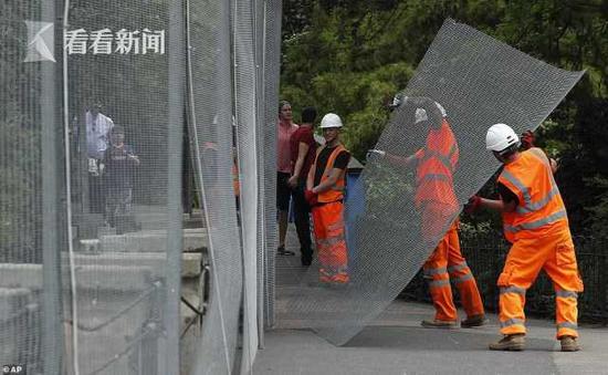 特朗普访英没开始已接连遭怼 却自诩在英很受欢