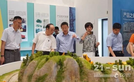 清华大学互联网产业研究院产业转型顾问委员会来访徐工