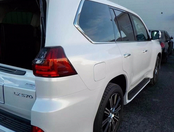 19款雷克萨斯570实拍 造型犀利更具科技感